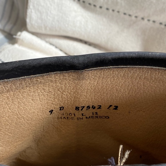 Beautiful pair of Frye boots, size 10 - Picture 5 of 6